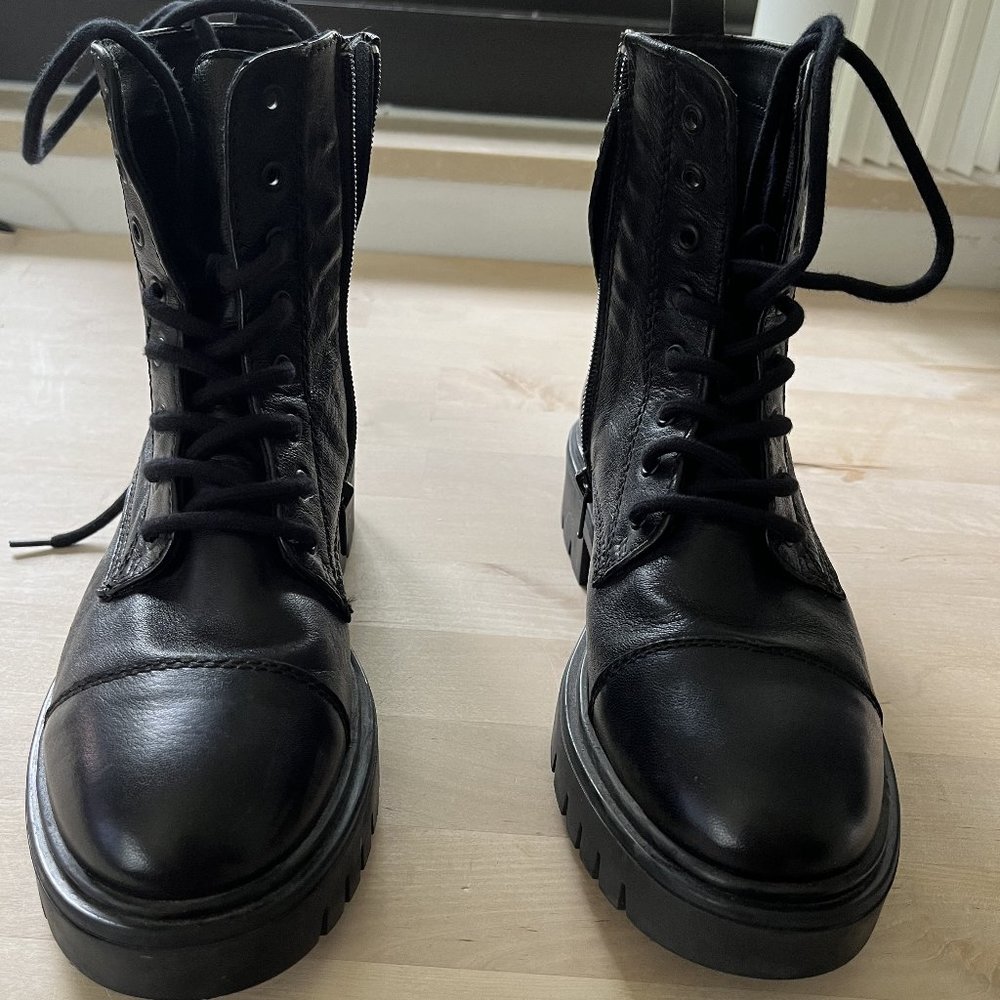 Aldo Combat Lace Up Ankle Lug Sole Deep Threads Waterproof Women Boots Size 8.5